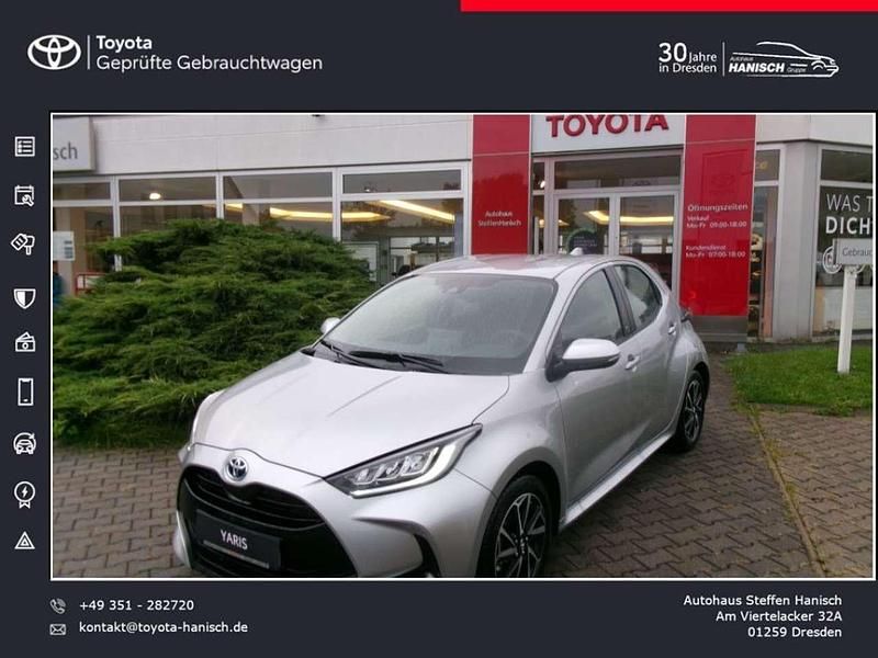Schimmering silber metallic Gebraucht 2023 Toyota Yaris Hybrid Team Kleinwagen | 23.490 € (Etwas zu teuer) - Bild 1/4