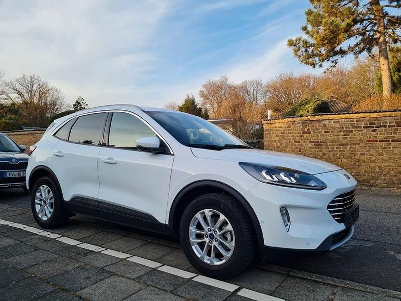Gebraucht Ford Kuga Titanium 150 PS (110 kW) 2023 Weiß SUV