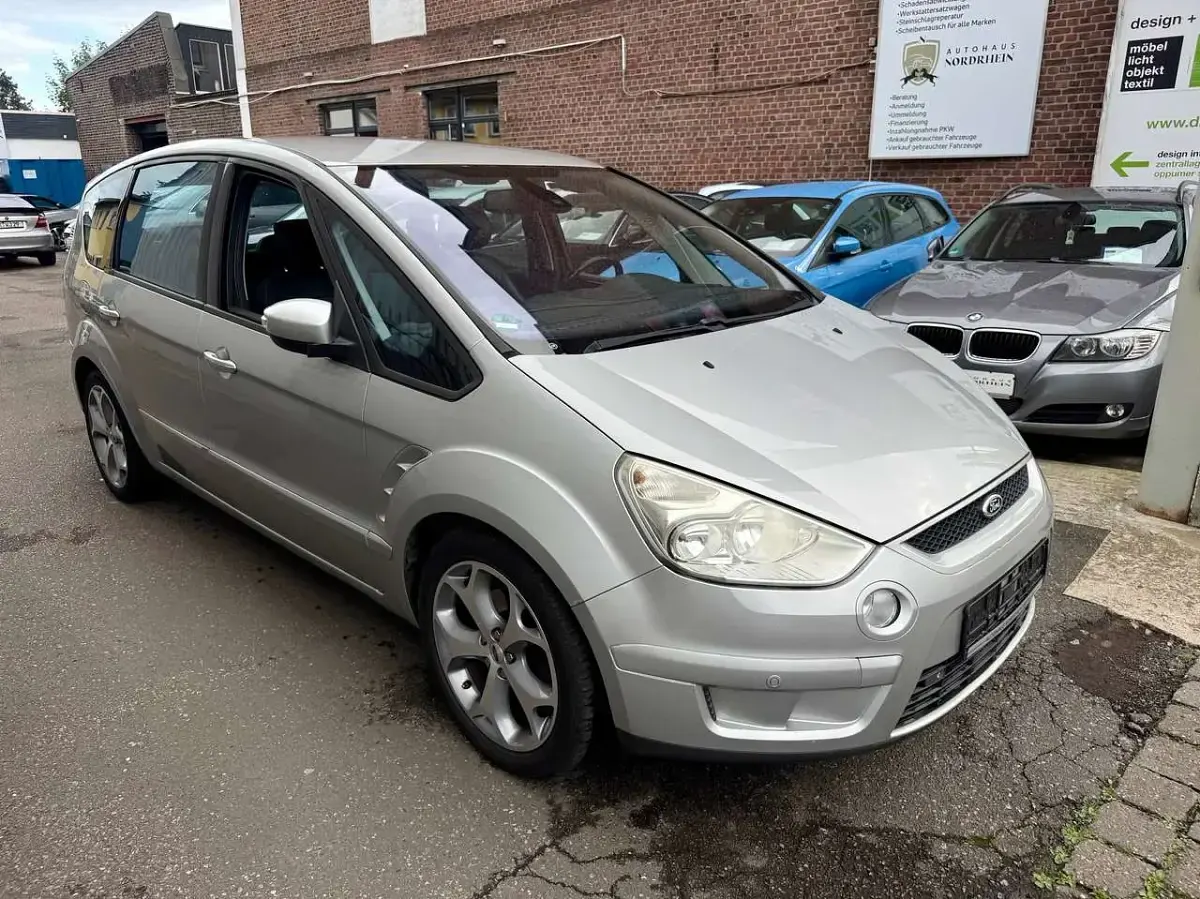 Gebraucht Ford S-MAX Titanium 140 PS (102 kW) 2008 Kristallsilber metallic Van / Kleinbus