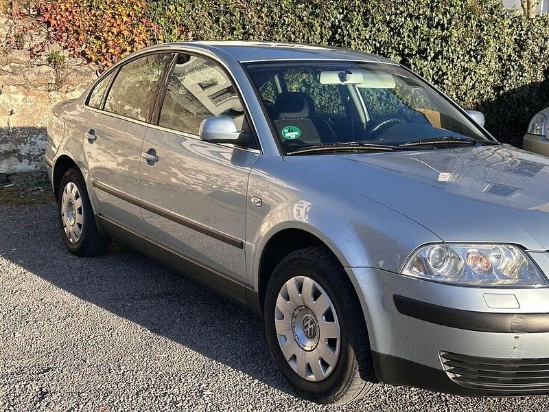 Gebraucht VW Passat Basis 116 PS (85 kW) 2001 Blau Limousine