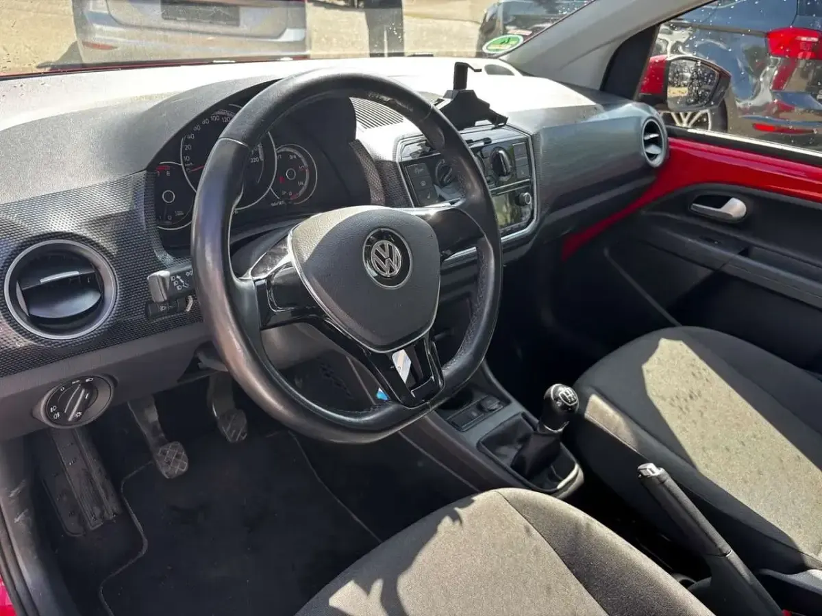Second-hand VW up! move up! 60 CP (44 kW) 2019 Roșu Hatchback