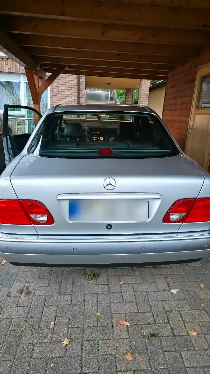 Gebraucht Mercedes E320 224 PS (164 kW) 1997 Silber Limousine