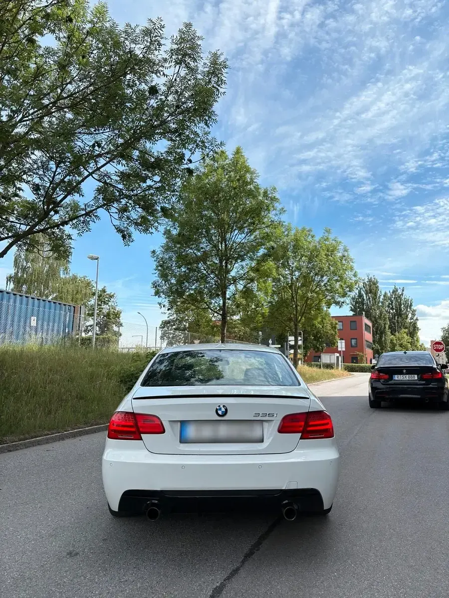 Gebraucht BMW 335 M Sport 306 PS (225 kW) 2011 Weiß Coupé