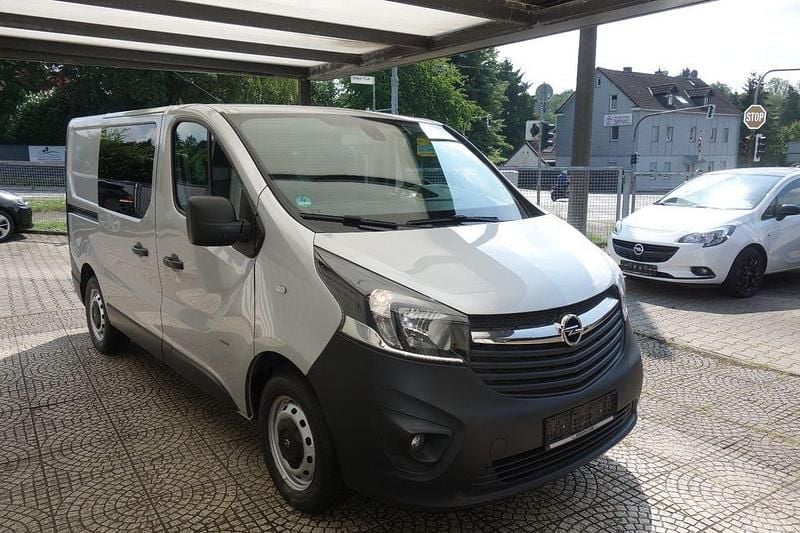 Grau Gebraucht 2015 Opel Vivaro Van | 12.950 € (Fairer Preis) - Bild 1/4