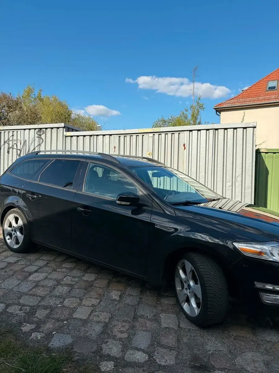 Gebraucht Ford Mondeo 126 PS (92 kW) 2011 Schwarz Kombi