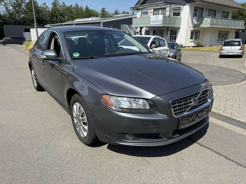 Grau Gebraucht 2006 Volvo S80 Kinetic Limousine | 3.950 € (Etwas zu teuer) - Bild 1/4