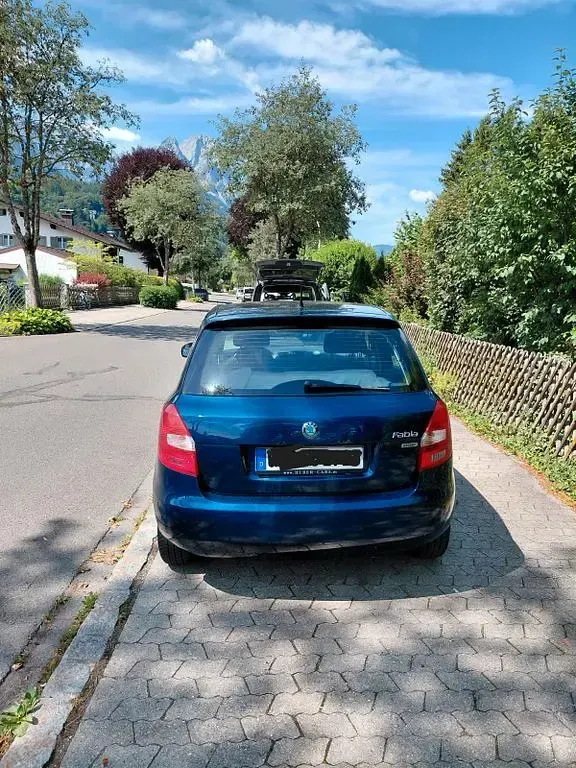 Gebraucht Skoda Fabia Ambiente 60 PS (44 kW) 2012 Blau Limousine