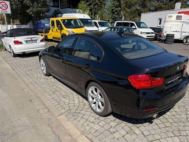 Second-hand BMW 320 Performance 184 CP (135 kW) 2015 Negru Berlinǎ