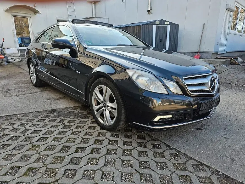 Używany Mercedes E350 292 KM (214 kW) 2010 Czarny Coupe