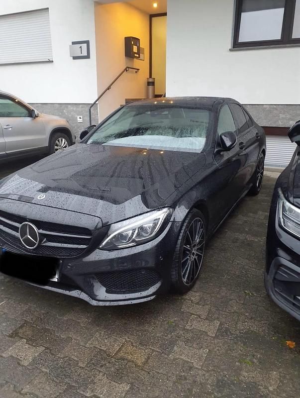 Schwarz Gebraucht 2017 Mercedes C220 Limousine | 25.000 € - Bild 1/4