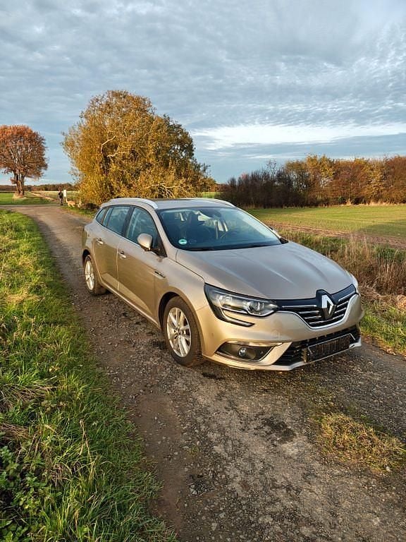 Gebraucht Renault Mégane IV Intens 132 PS (97 kW) 2017 Beige Limousine