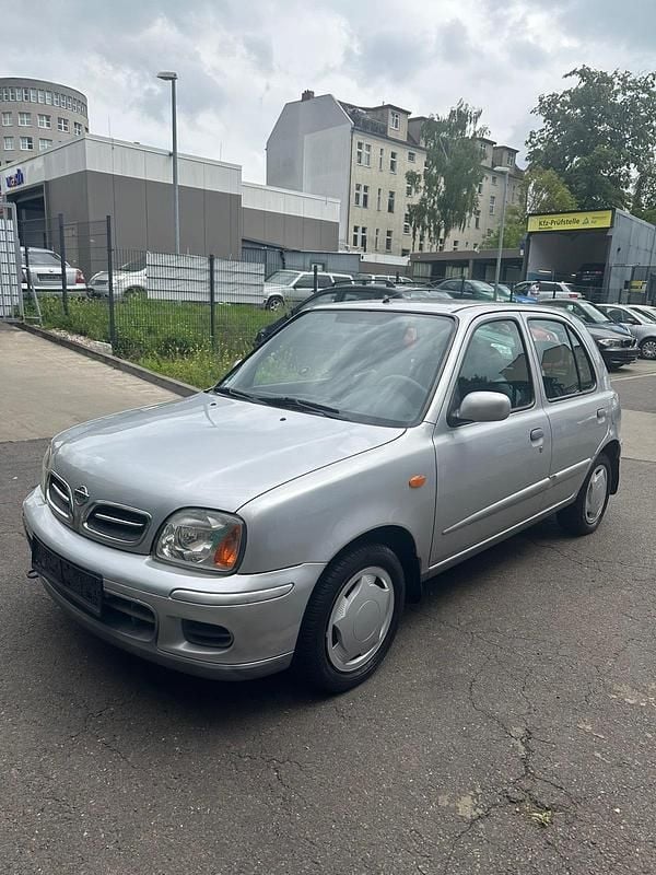 Silber Gebraucht 2002 Nissan Micra Kleinwagen | 1.490 € (Fairer Preis) - Bild 1/4