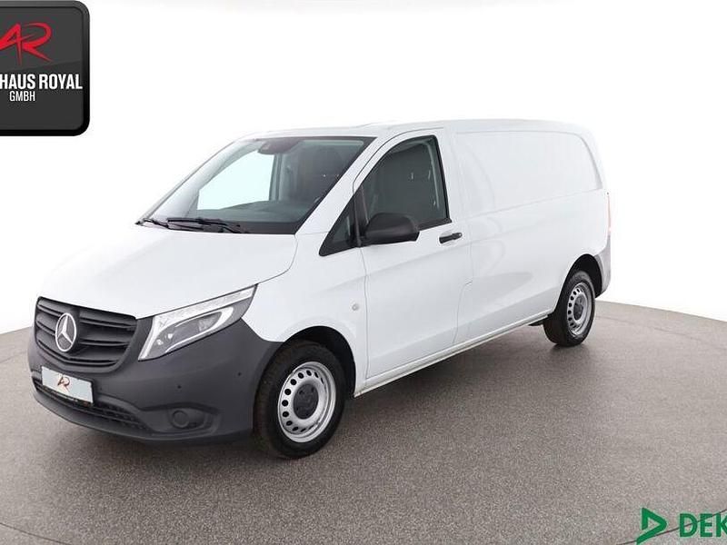 Weiss Gebraucht 2021 Mercedes Vito Van / Kleinbus | 22.880 € - Bild 1/4