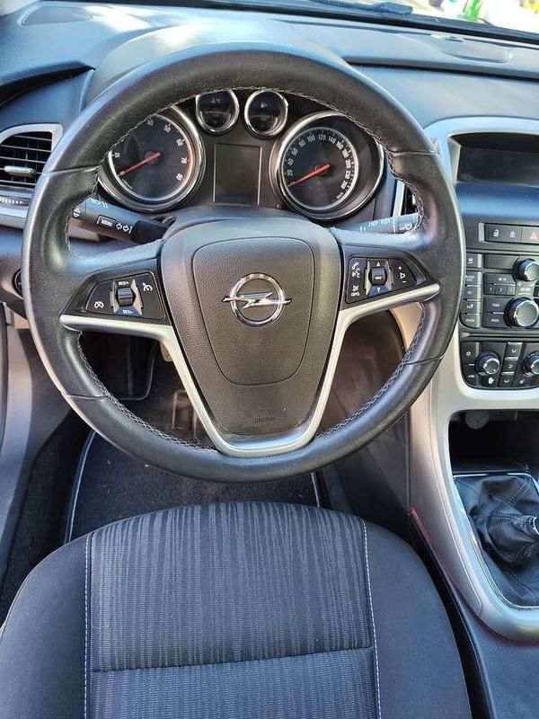 Gebraucht Opel Astra Edition 140 PS (102 kW) 2010 Blau Kleinwagen