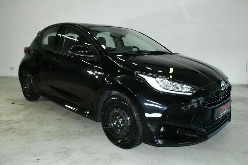 Gebraucht Toyota Yaris Hybrid Team 92 PS (67 kW) 2021 Schwarz Limousine