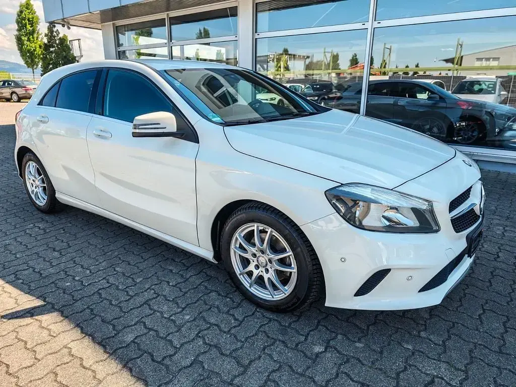 Gebraucht Mercedes A180 109 PS (80 kW) 2016 Weiß Kleinwagen