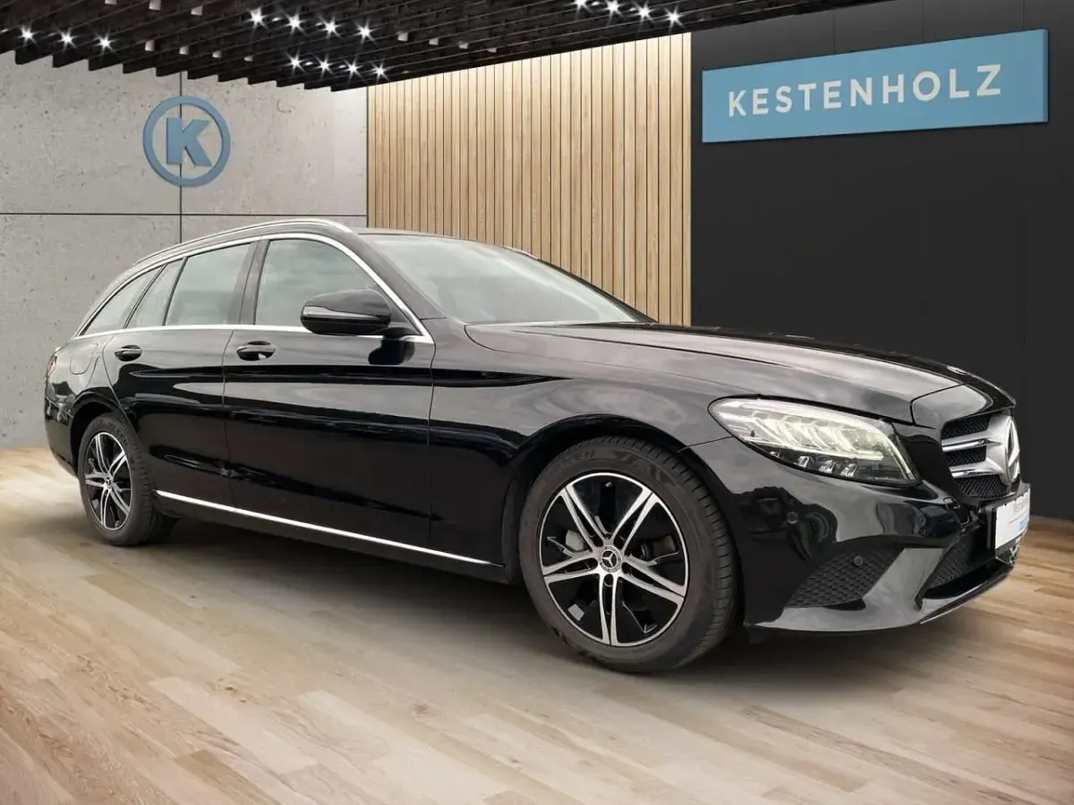Gebraucht Mercedes C300 Avantgarde 245 PS (180 kW) 2019 Lack obsidianschwarz Kombi