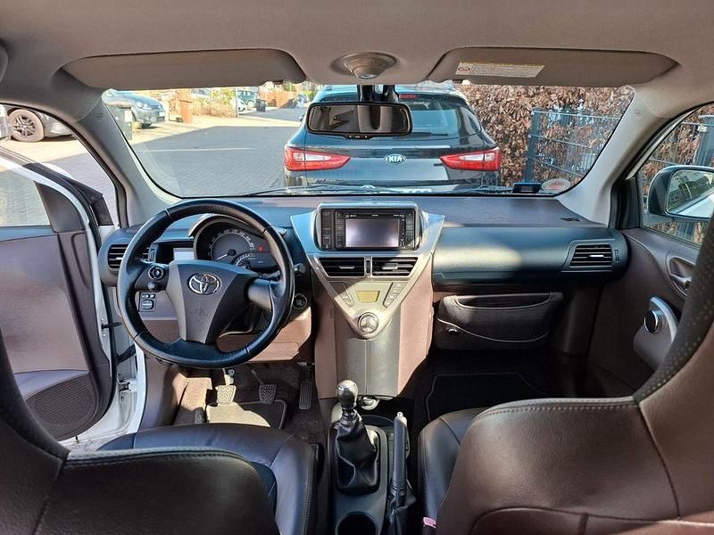 Gebraucht Toyota iQ 68 PS (50 kW) 2009 Weiß Kleinwagen