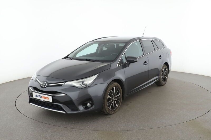Grau Gebraucht 2018 Toyota Avensis Team Kombi | 16.980 € (Fairer Preis) - Bild 1/4