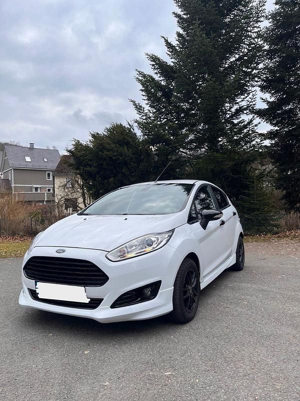 Weiß Gebraucht 2014 Ford Fiesta Titanium Kleinwagen | 5.500 € (Fairer Preis) - Bild 1/4