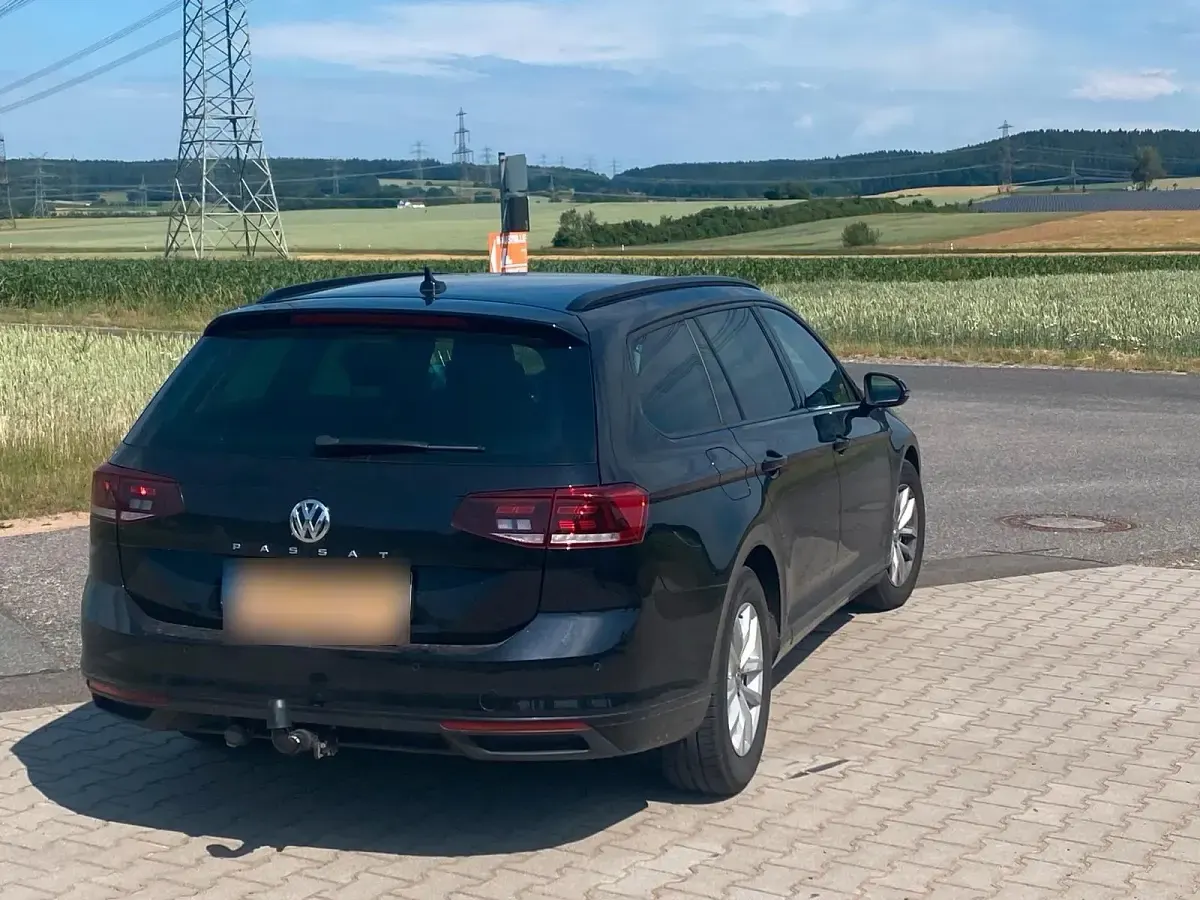 Gebraucht VW Passat 110 PS (80 kW) 2020 Schwarz Kombi