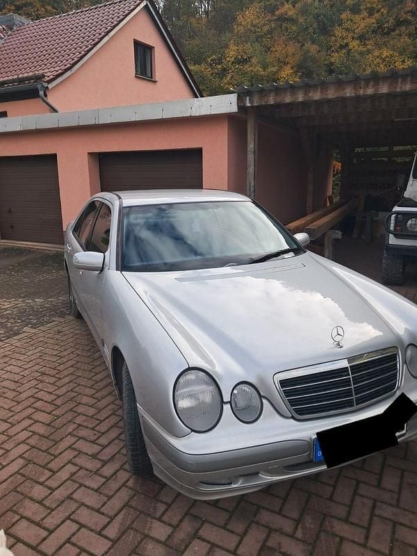 Gebraucht Mercedes E240 Classic 170 PS (125 kW) 2000 Silber Limousine
