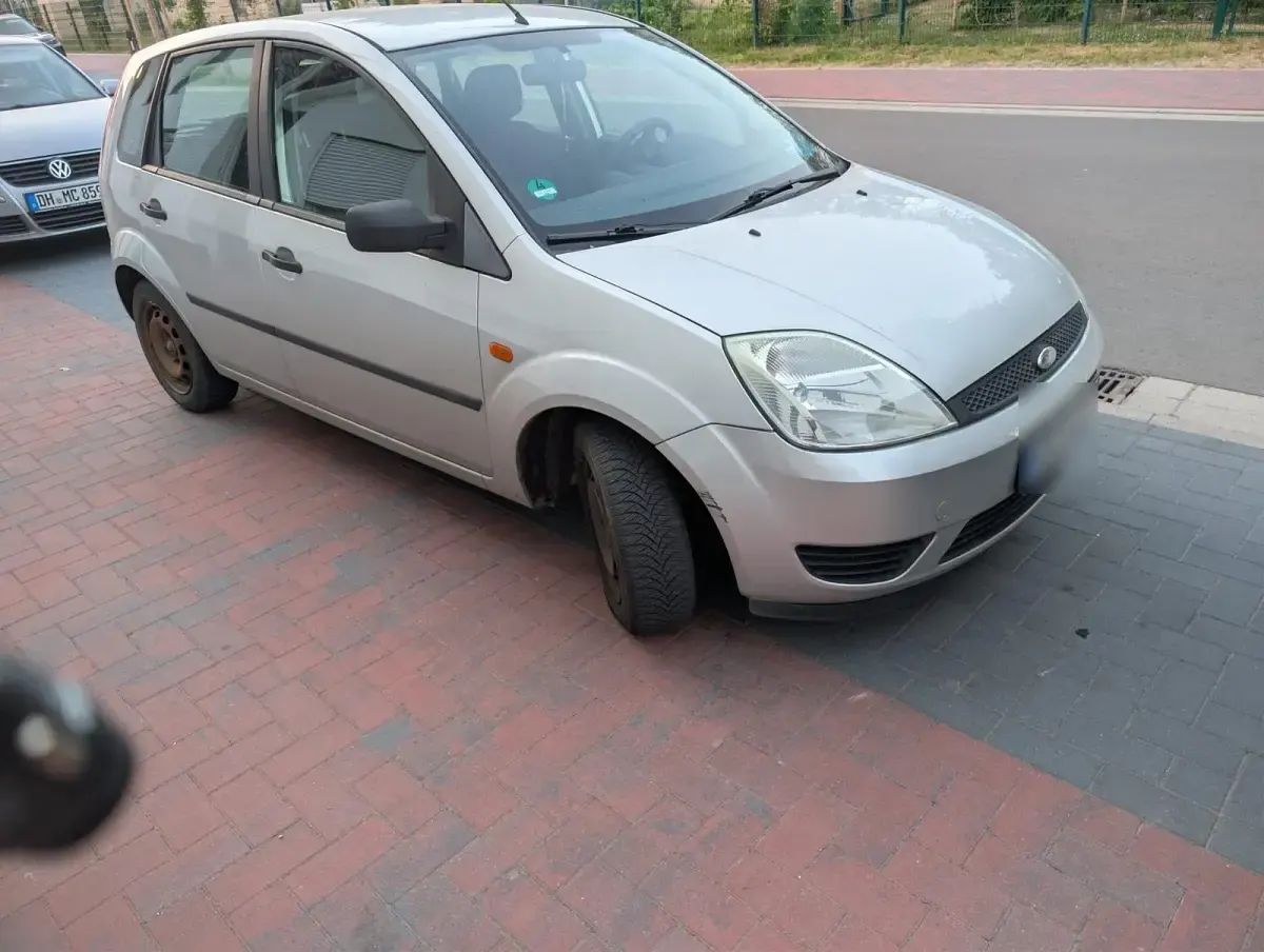 Gebraucht Ford Fiesta 70 PS (51 kW) 2005 Grau Kleinwagen