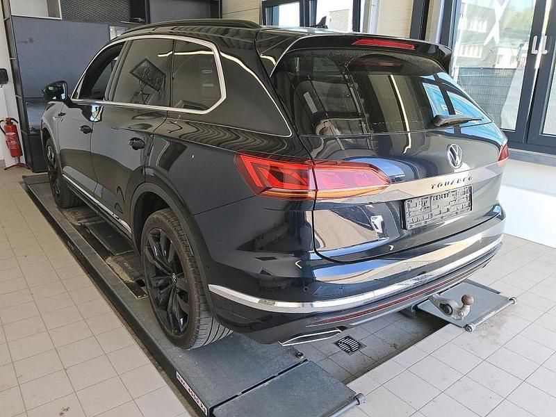 Gebraucht VW Touareg Elegance 286 PS (210 kW) 2022 Blau SUV
