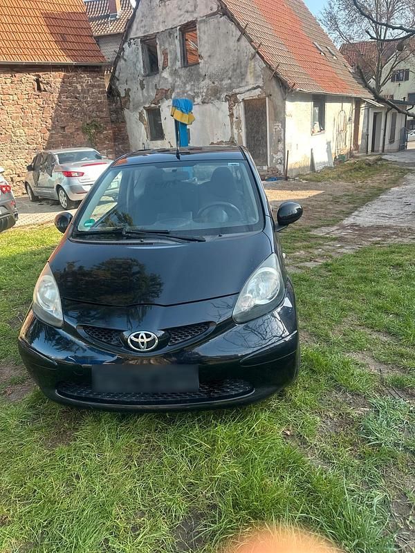 Gebraucht Toyota Aygo 68 PS (50 kW) 2008 Schwarz Kleinwagen