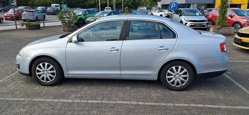 Silber Gebraucht 2010 VW Jetta Comfortline Limousine | 4.750 € (Superpreis) - Bild 1/4