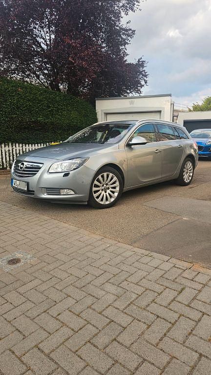 Grau Gebraucht 2010 Opel Insignia Sport Kombi | 2.950 € (Superpreis) - Bild 1/4