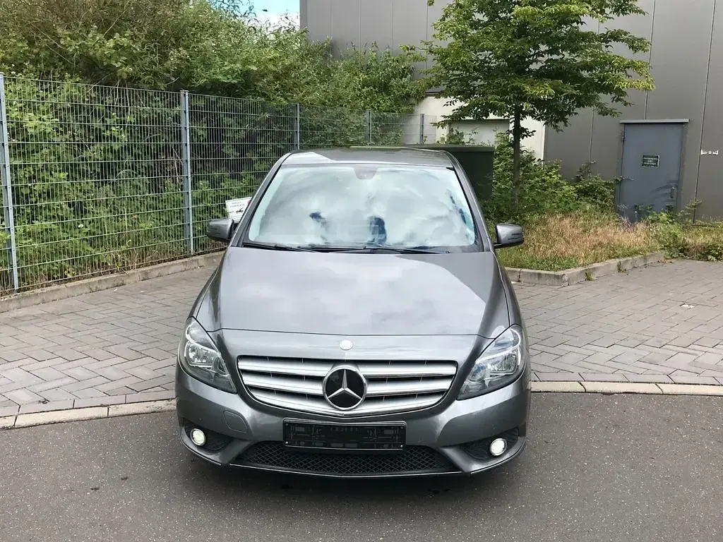 Gebraucht Mercedes B180 109 PS (80 kW) 2012 Grau Kleinwagen