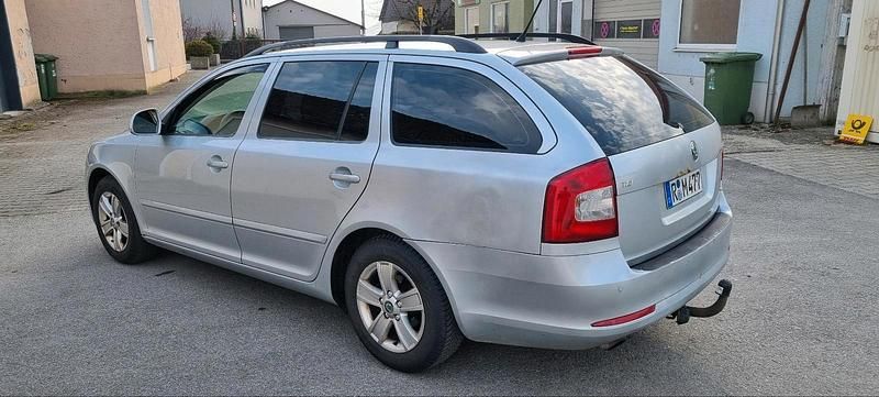 Gebraucht Skoda Octavia 105 PS (77 kW) 2011 Silber Kombi