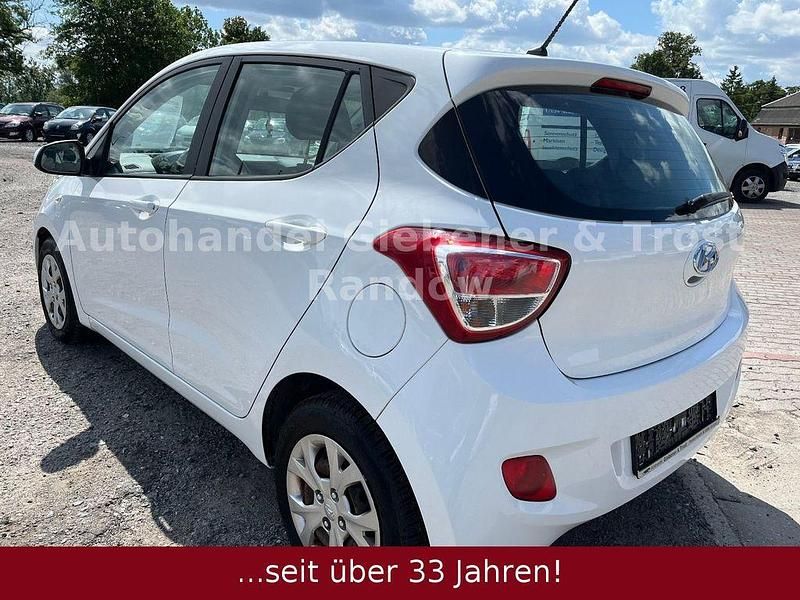 Gebraucht Hyundai i10 Style 67 PS (49 kW) 2016 Weiß Kleinwagen