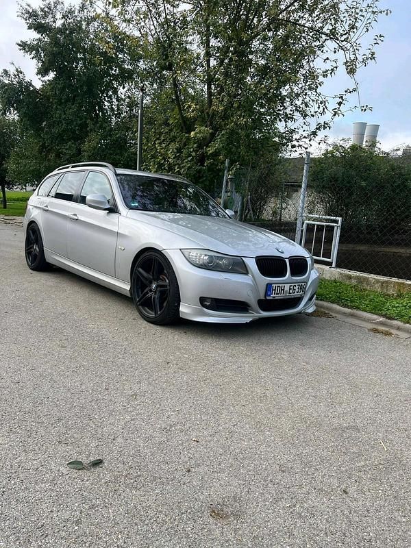 Silber Gebraucht 2008 BMW 330 Kombi | 6.000 € (Fairer Preis) - Bild 1/3