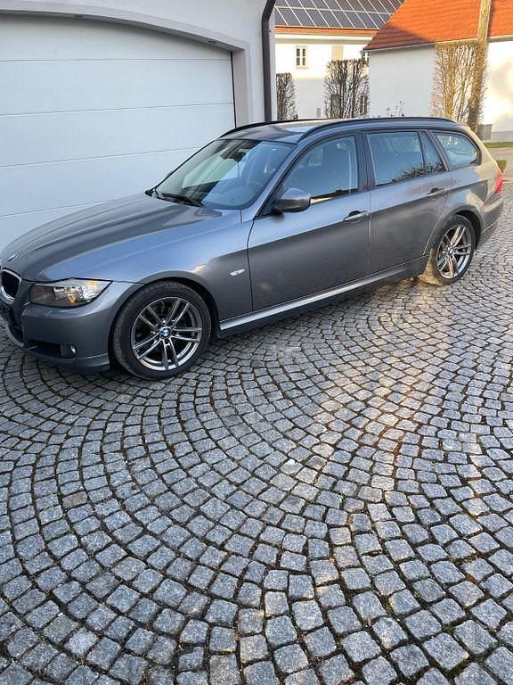 Gebraucht BMW 320 Exclusive 184 PS (135 kW) 2011 Grau Kombi
