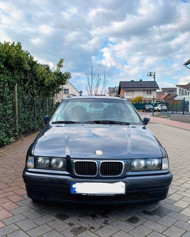 Gebraucht BMW 318 116 PS (85 kW) 1998 Grau Kombi