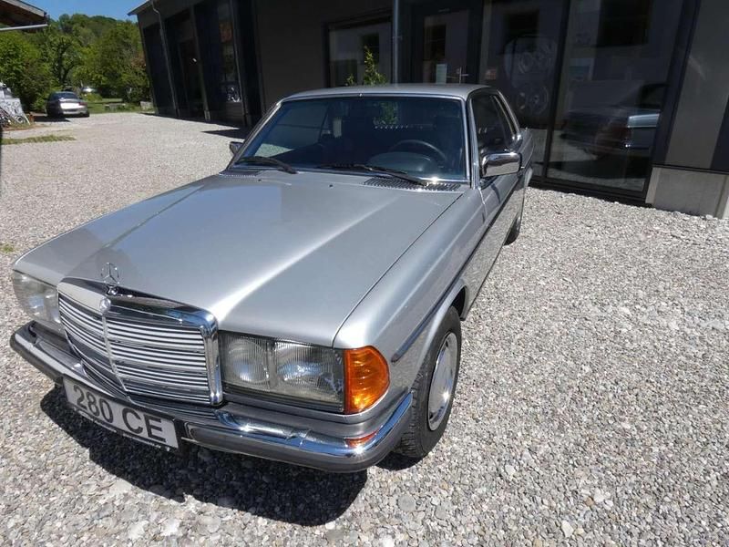 Gebraucht Mercedes 280 177 PS (130 kW) 1977 Silber Coupé