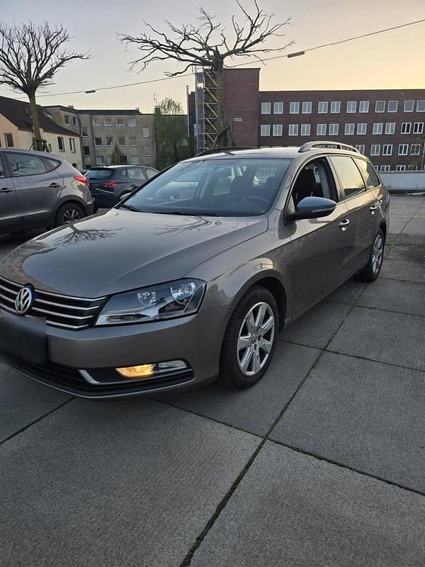 Usata VW Passat 105 CV (77 kW) 2011 Marrone Station wagon