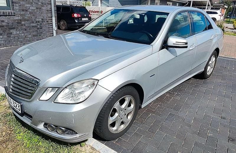 Silber Gebraucht 2009 Mercedes E220 Elegance Limousine | 6.500 € (Fairer Preis) - Bild 1/4