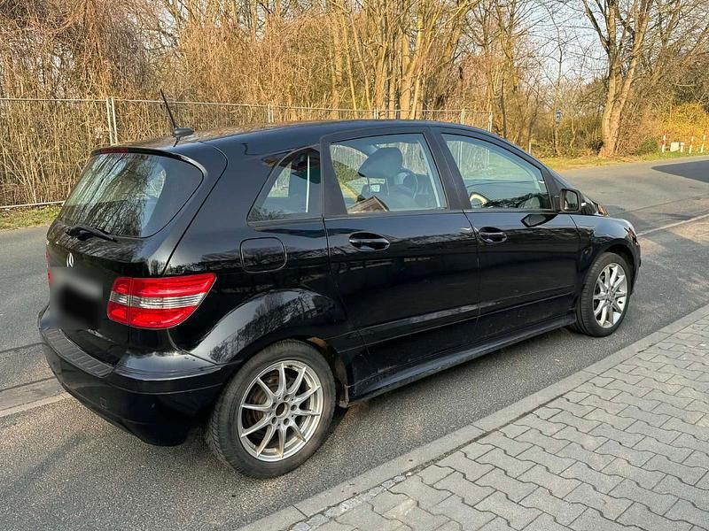 Gebraucht Mercedes B180 116 PS (85 kW) 2009 Schwarz Van / Kleinbus