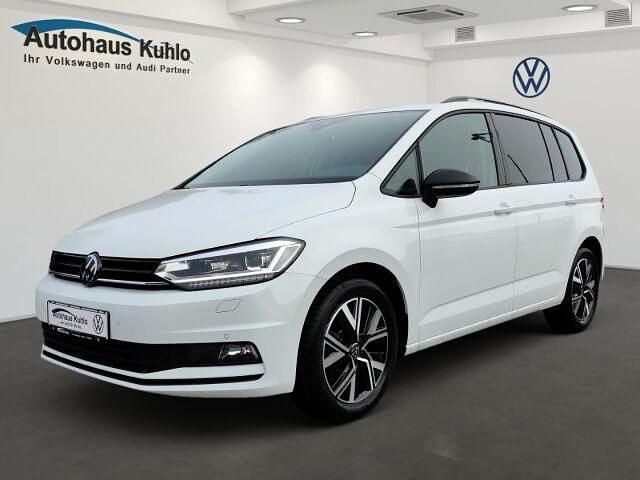 Weiß Gebraucht 2024 VW Touran Pro Van / Kleinbus | 41.990 € (Teuer) - Bild 1/2