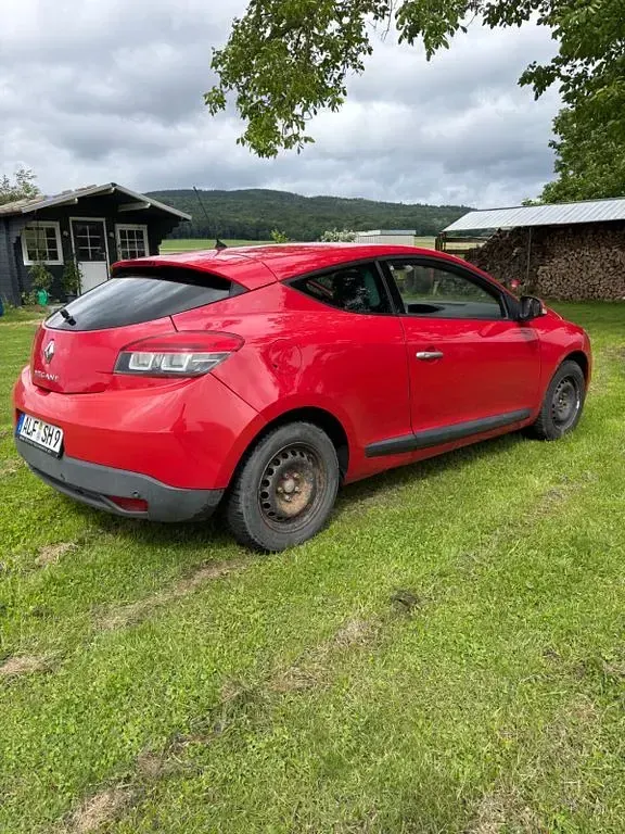 Gebraucht Renault Mégane Coupé Dynamique 110 PS (80 kW) 2009 Rot Coupé