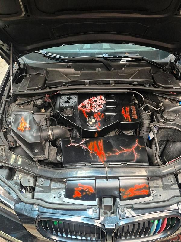 Gebraucht BMW 320 210 PS (154 kW) 2008 Schwarz Kombi