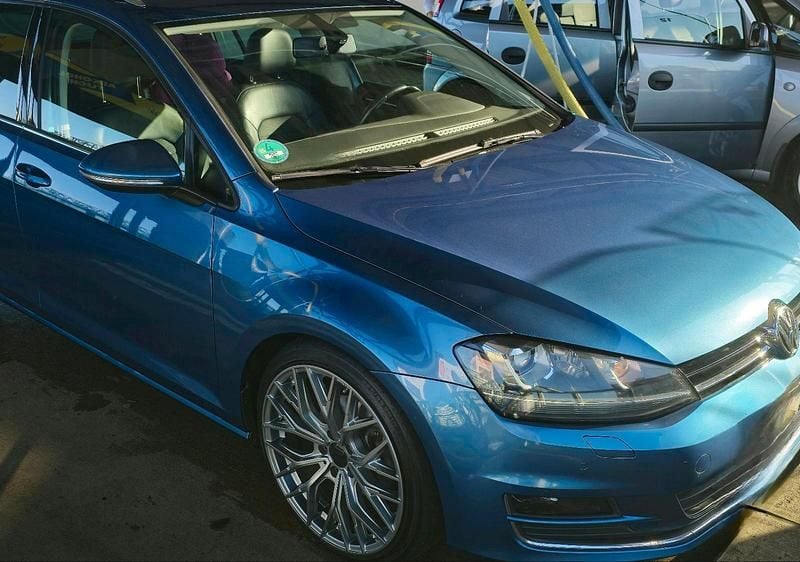 Blau Gebraucht 2015 VW Golf VII Kombi | 11.999 € (Etwas zu teuer) - Bild 1/4