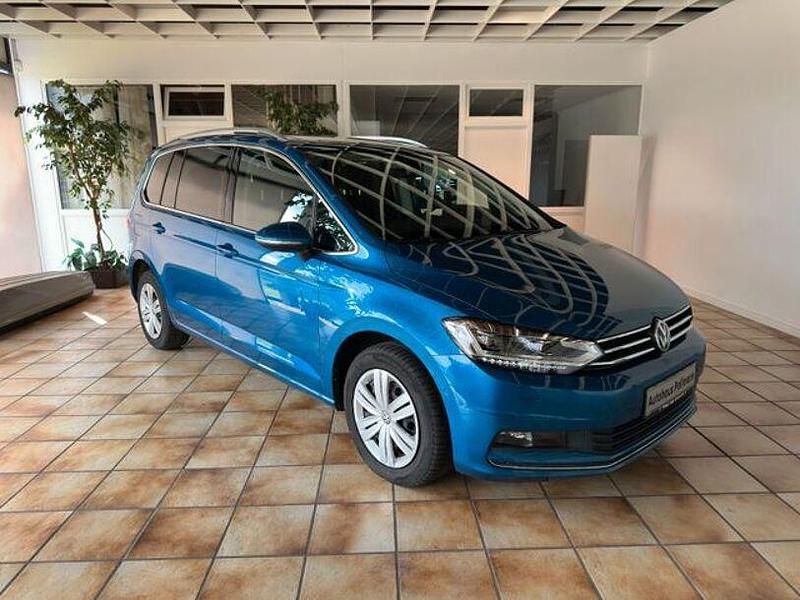 Blau Gebraucht 2019 VW Touran Highline Van / Kleinbus | 22.190 € (Fairer Preis) - Bild 1/4