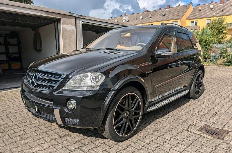 Schwarz Gebraucht 2006 Mercedes ML63 AMG AMG SUV | 22.500 € - Bild 1/4