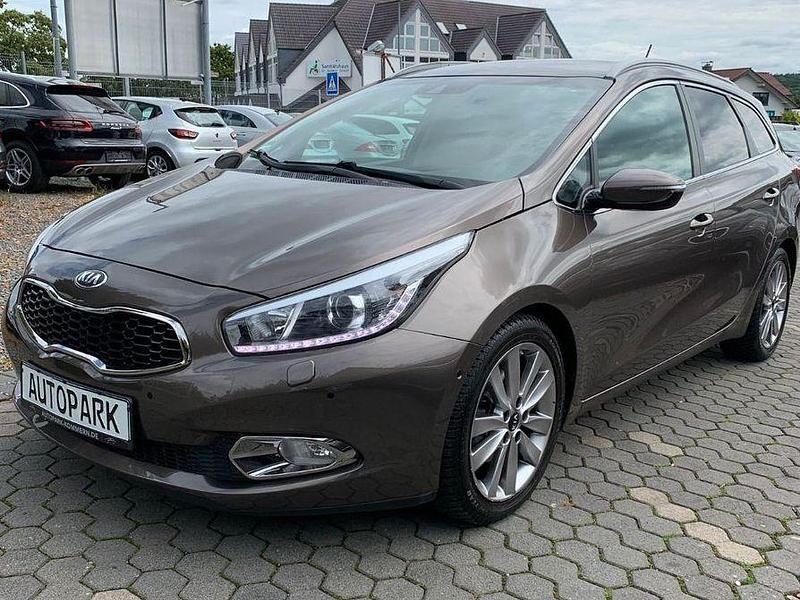 Braun Gebraucht 2012 Kia Ceed Sportswagon Kombi | 9.499 € (Fairer Preis) - Bild 1/4