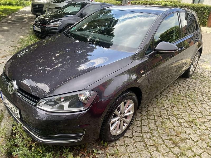 Grau Gebraucht 2016 VW Golf VII LOUNGE Kleinwagen | 10.800 € (Guter Preis) - Bild 1/4