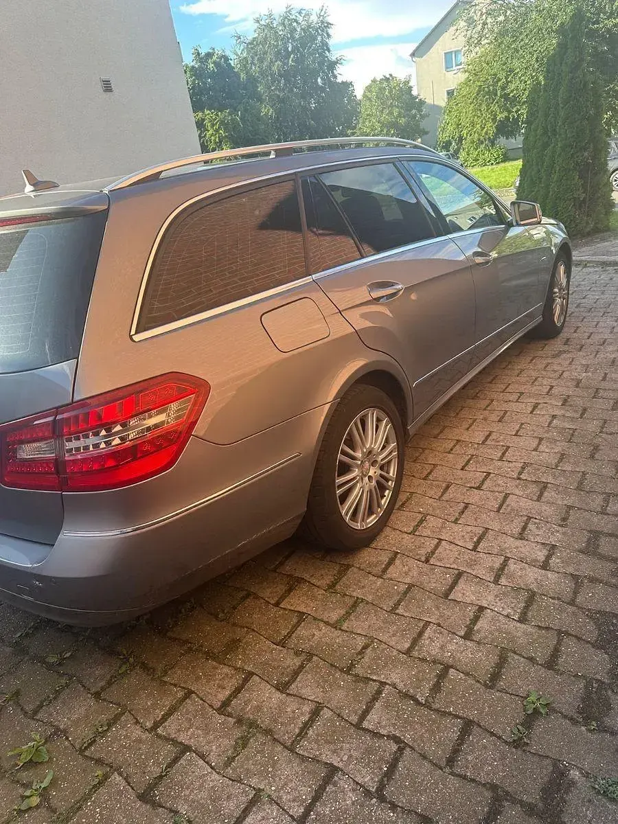Gebraucht Mercedes E250 204 PS (150 kW) 2011 Grau Limousine